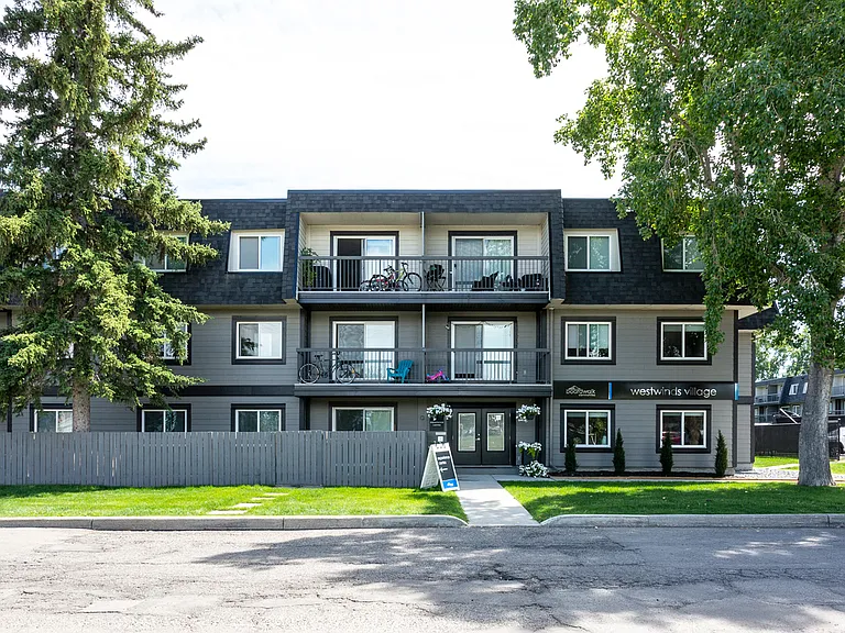 5325 26th Ave SW — Photo 3