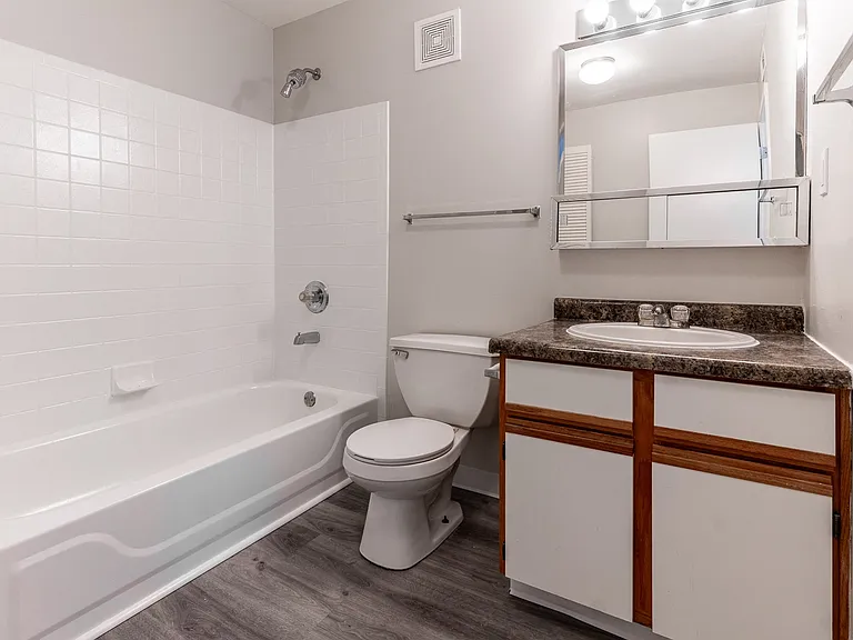 Walnut Creek Apartments — Photo 13