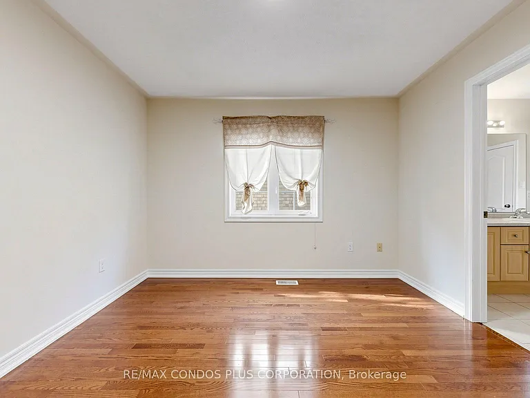 139 Queen Filomena Ave — Photo 39