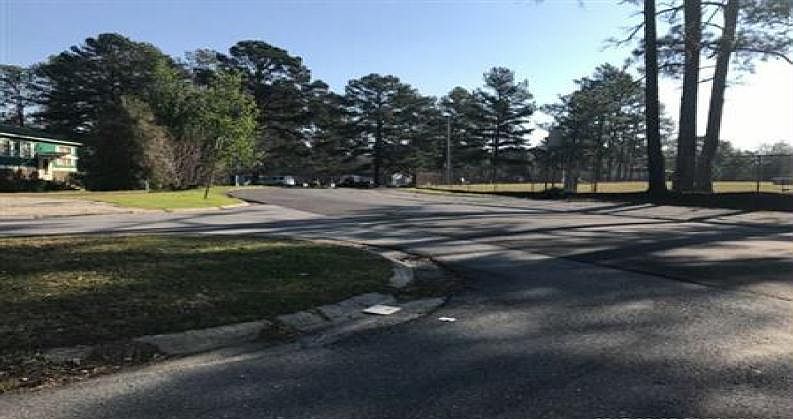 2nd image of 3902 Kings Park Cir