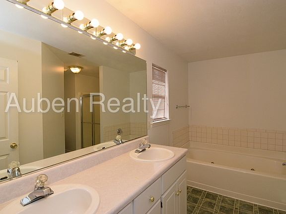 5th image of 3016 Breeze Hill Dr