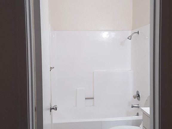 4th image of 4060 Marlborough Ave APT 8