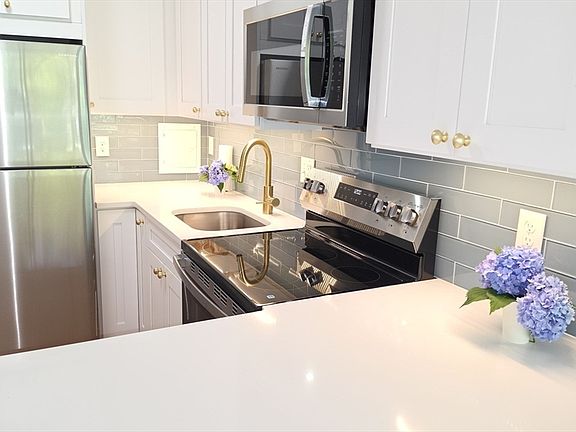 4th image of 200 Swanton St APT L8