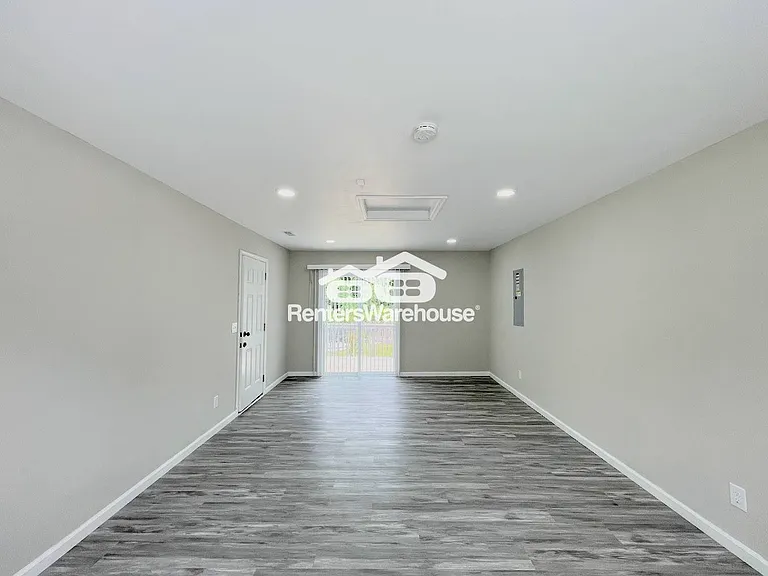 1054 Ivaloo St — Photo 13