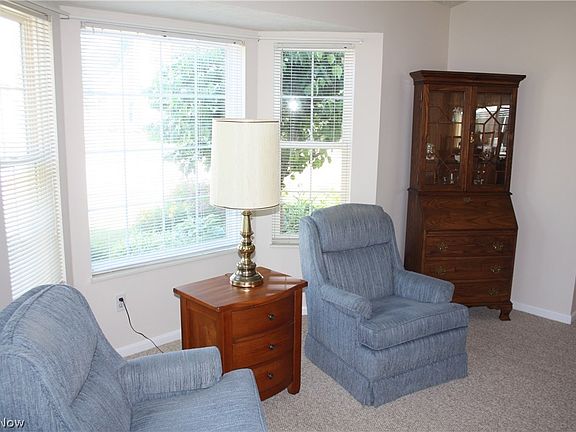3rd image of 718 Pebblecreek Dr
