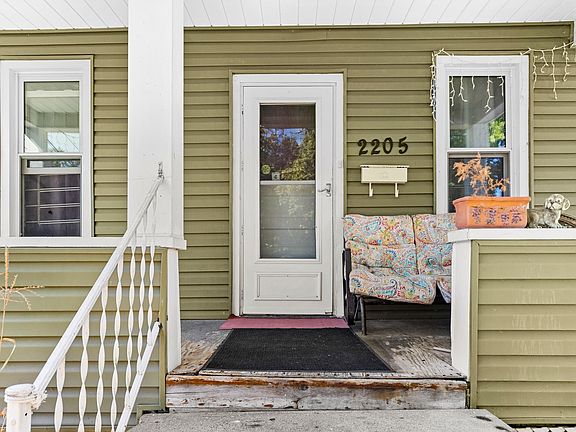 3rd image of 2205 N Maryland Ave