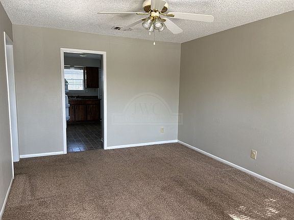 3rd image of 602 Westview Cir APT D