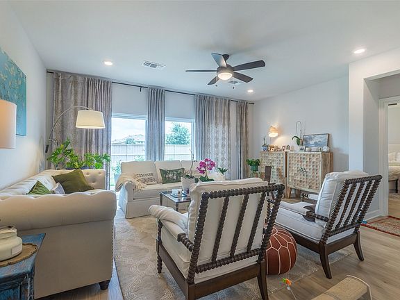 3rd image of 126 Periwinkle Ln