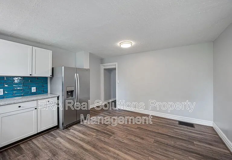 4616 Ward St — Photo 16
