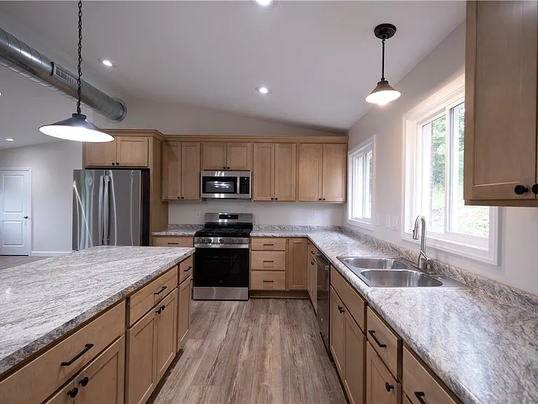 1165 Kings Ln — Photo 12