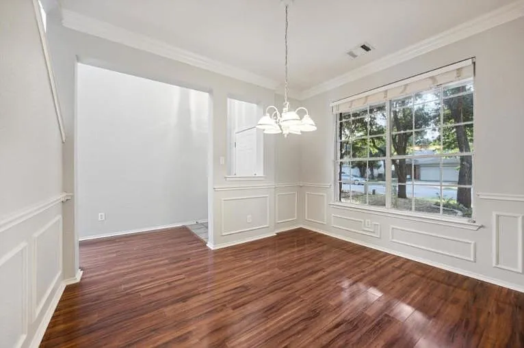 3 bed, 2.5 bath, 1960 sqft, $2,200 — Photo 3