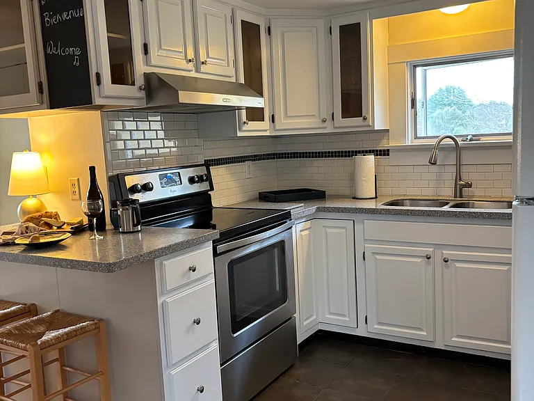 Kitchen/table