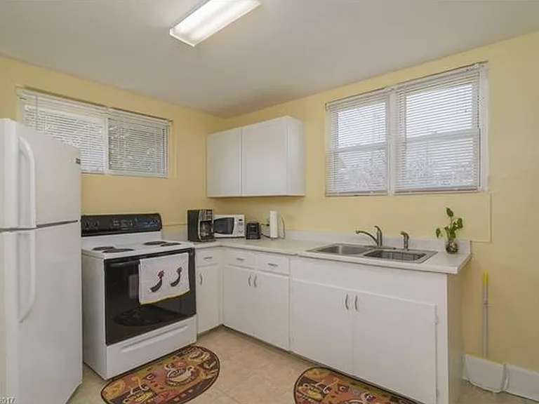 974 W Chapel Rd — Photo 2