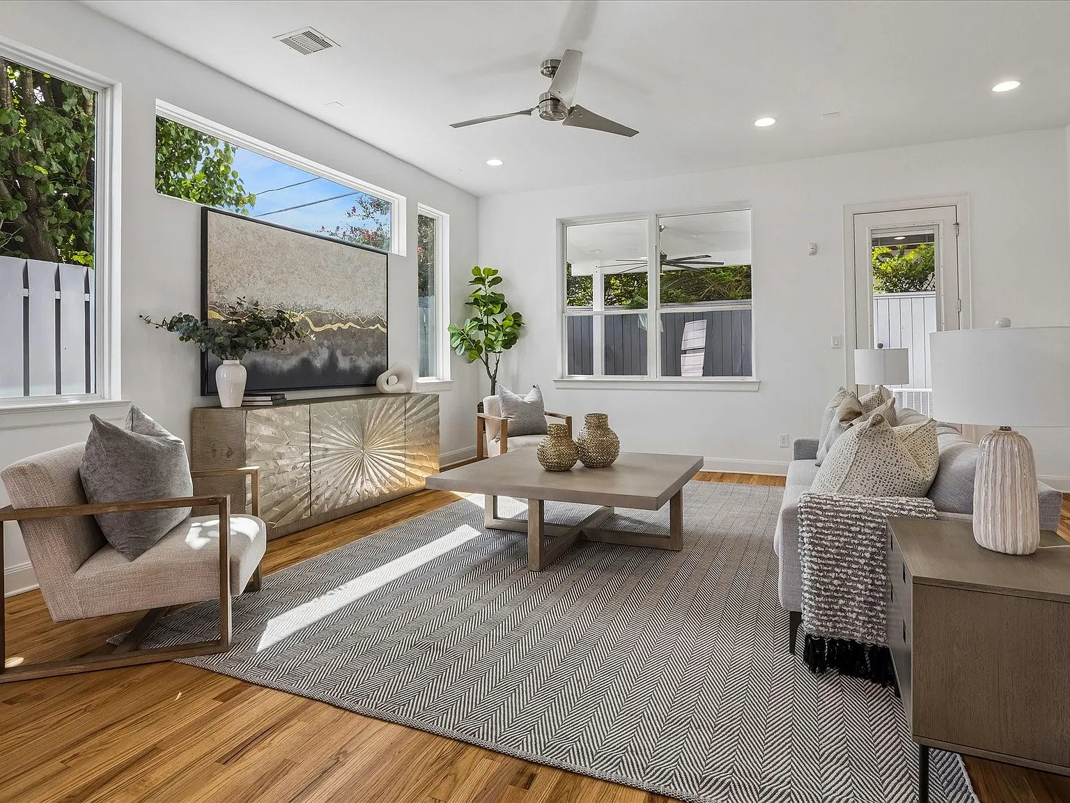 4 bed, 3.5 bath, 3000 sqft, $6,499 — Photo 1