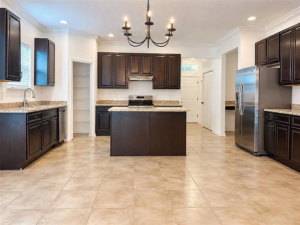 3 bed, 2.0 bath, 2000 sqft, $2,100 — Photo 4