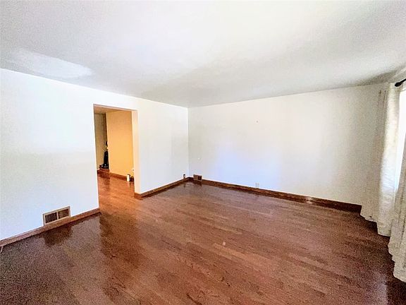 5th image of 198 Adelaide Ave