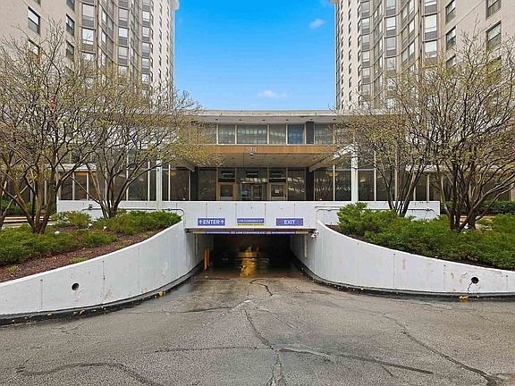 2nd image of 5701 N Sheridan Rd APT 3E