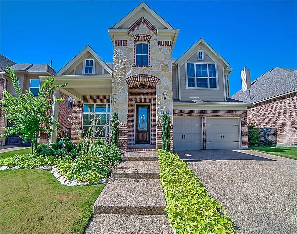 4 bed, 2.5 bath, 2905 sqft, $3,000 — Photo 1
