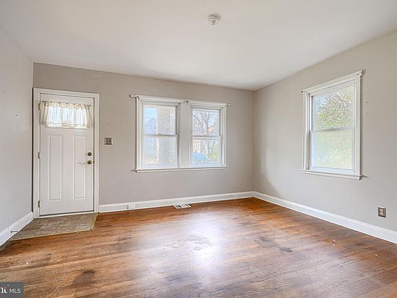 5th image of 8009 Oakleigh Rd