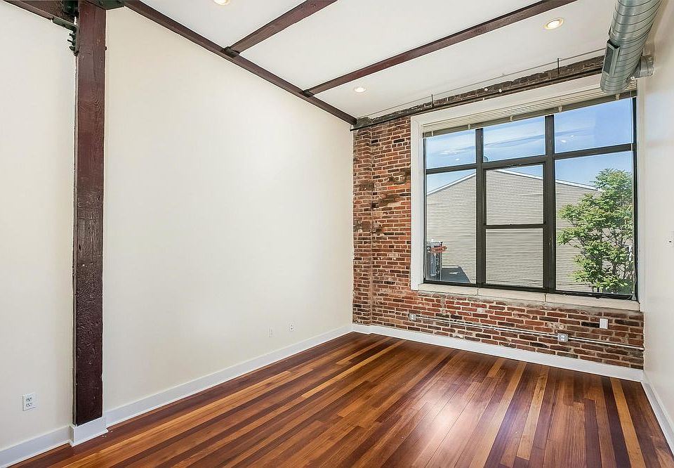 1st image of 3421 Richmond St APT 215