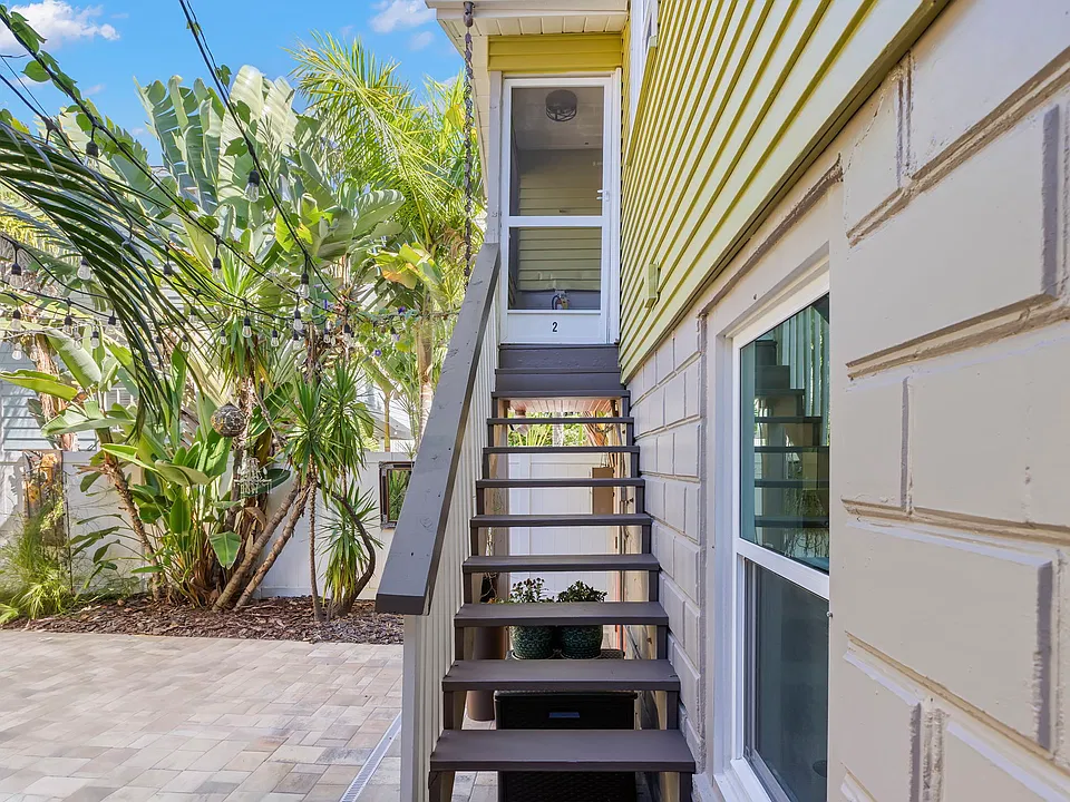 226 1/2 8th Ave #2