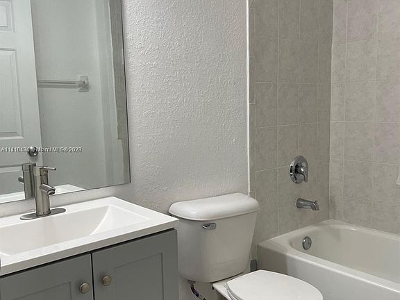 5th image of 2625 SE 14th Ave #398