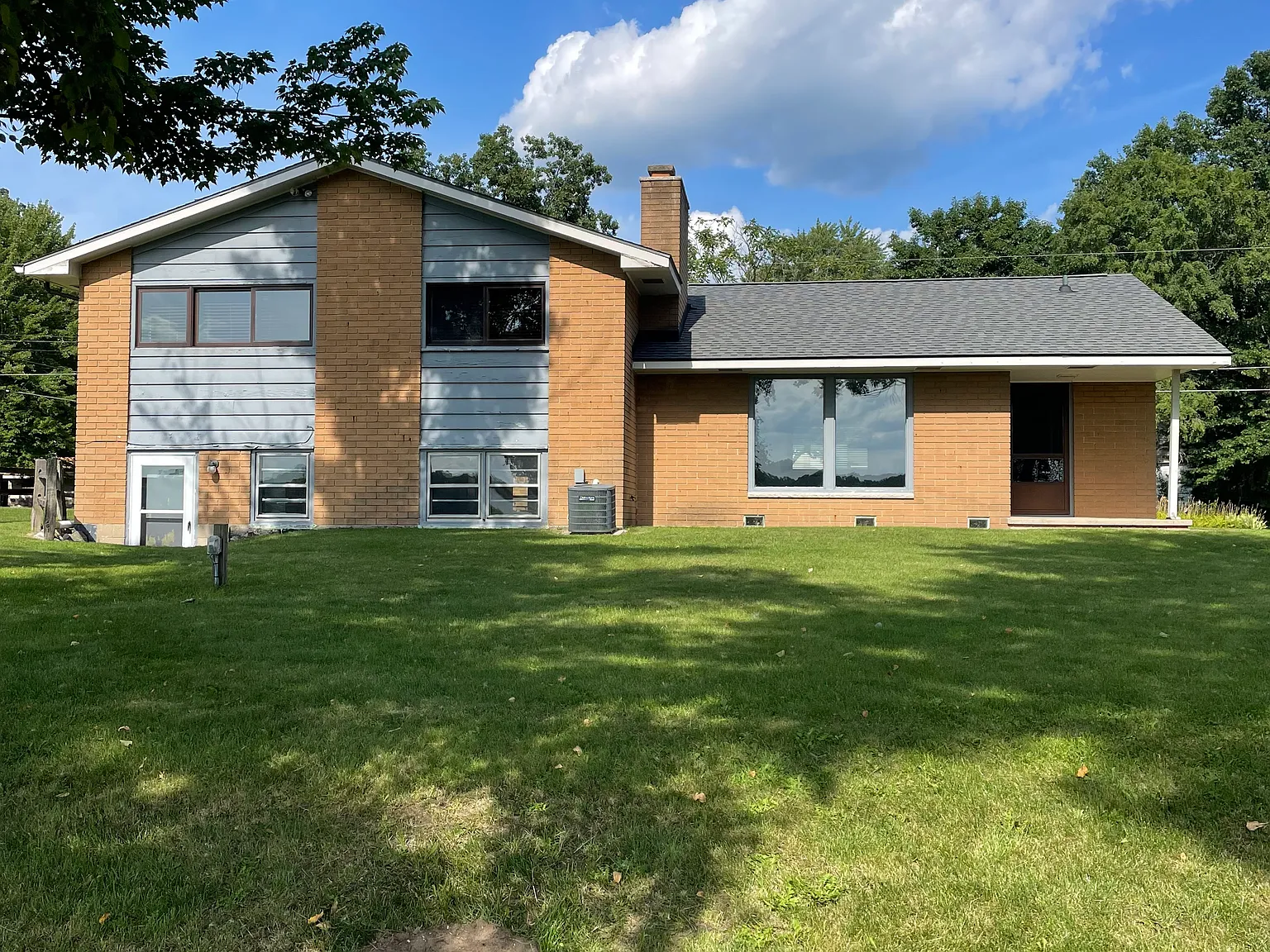 4 bed, 2064 sqft, $1,800 — Photo 2