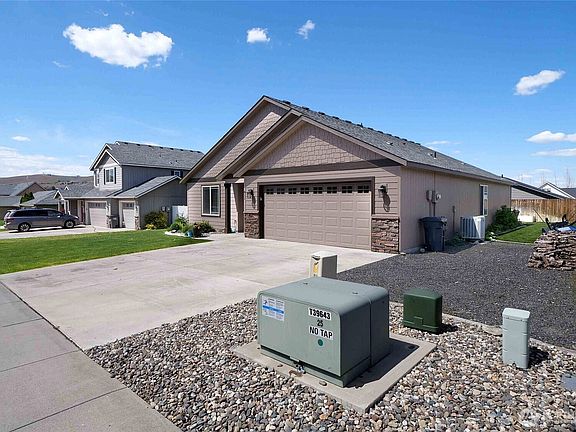 4th image of 811 7th Avenue NE