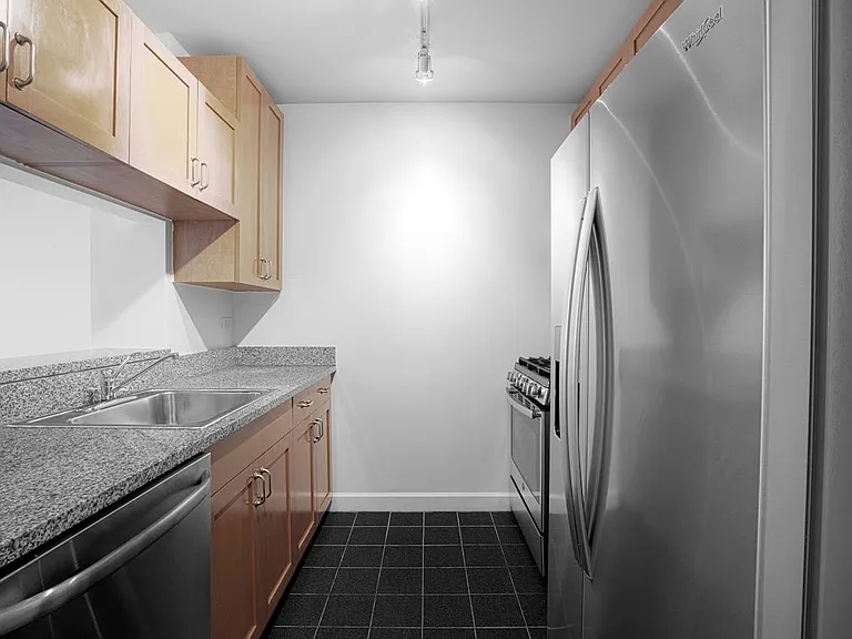 420 W 42nd St #20C — Photo 4