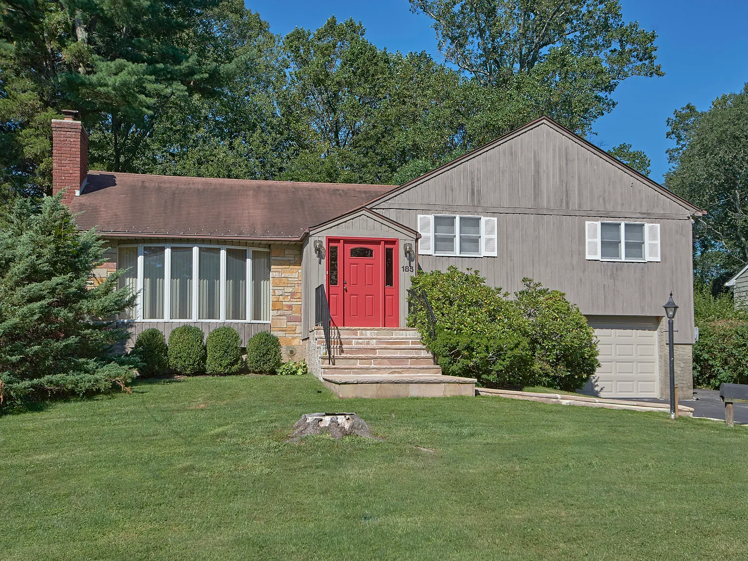 3 bed, 1800 sqft, $5,900 — Photo 2