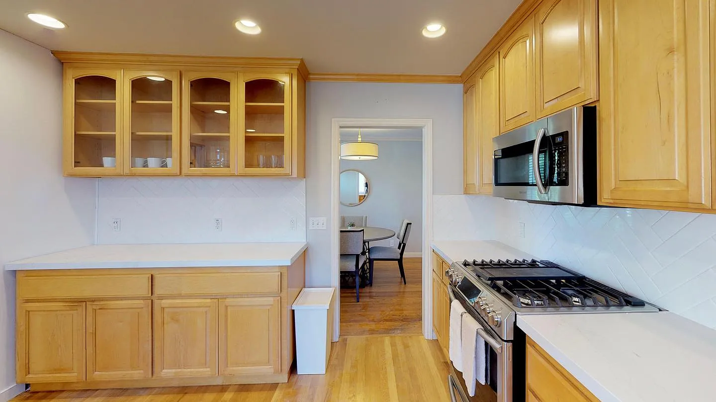 Private Bedroom in Delightful San Mateo Home With Lovely Patio — Photo 4