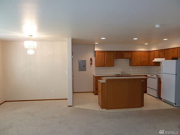 4th image of 1410 S Skyline Dr