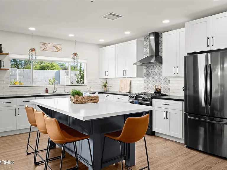 1027 W Peralta Ave — Photo 23