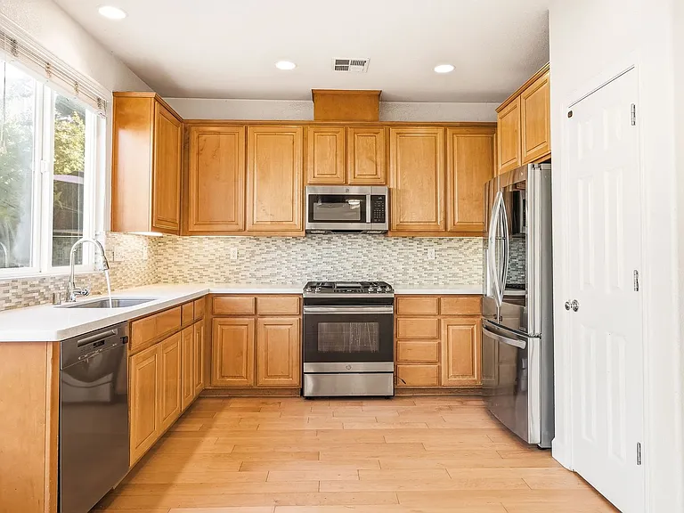 2018 McKenzie Pl — Photo 9