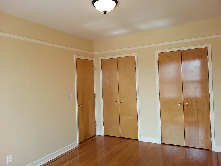 1463 E 3rd St #6 — Photo 5