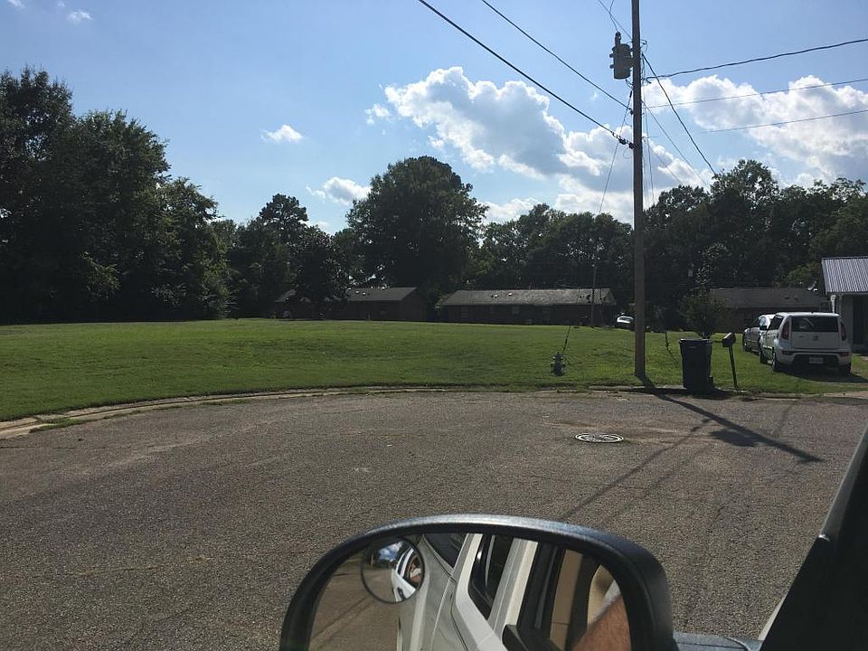 2nd image of Spence Cir