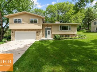 404 Blue View Dr, Mount Horeb, WI 53572