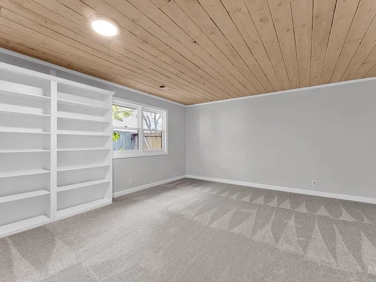 564 Willow Ct — Photo 16