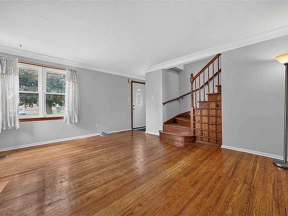 5th image of 298 Elsfield Cres