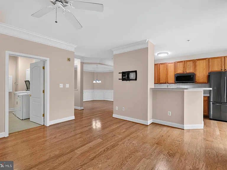 2111 Ganton Grn #208E — Photo 15