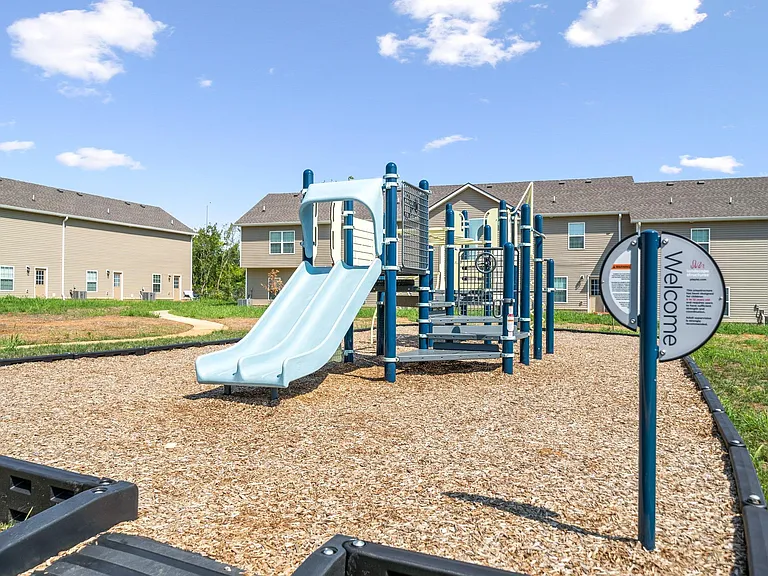 401 Victory Rd — Photo 49