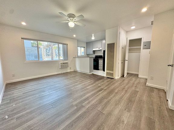 3rd image of 3860 Mentone Ave APT 10