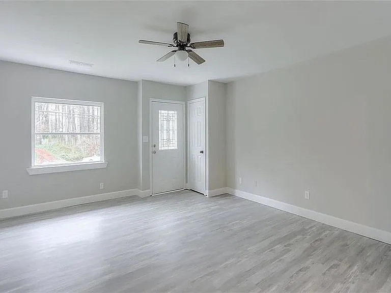 4056 Dallas Acworth Hwy NW — Photo 2