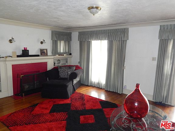 3rd image of 1662 W 52nd St