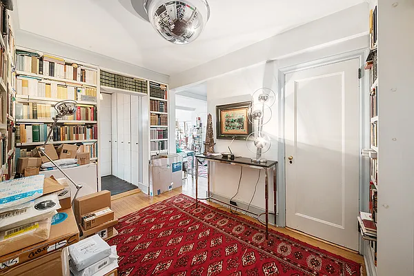 Sold by Domus Realty | media 15