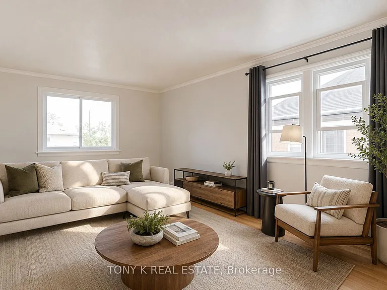 654 Grierson St — Photo 2