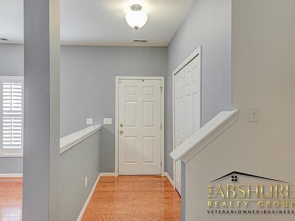 3rd image of 500 Sternwheel Way