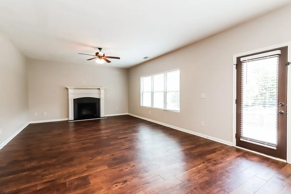 4 bed, 2.5 bath, 2480 sqft, $2,225 — Photo 4