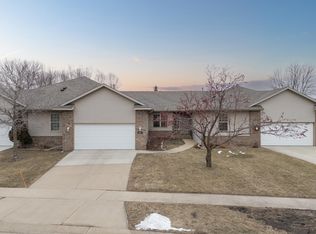 1427 Kings Run Dr NW, Rochester, MN 55901