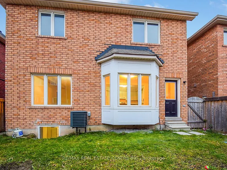 112 Commodore Dr — Photo 44